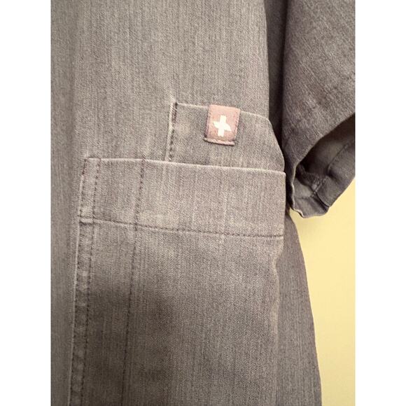 FIGS TECHNICAL GREY SCRUB TOP SIZE XS AND PANTS SIZE S - Picture 5 of 6